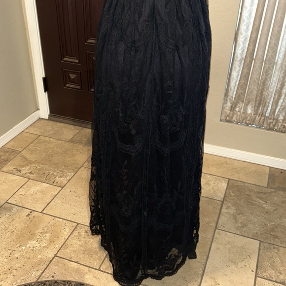 Black Lace Maxi Dress With Deep Vneck - Picture 5 of 9